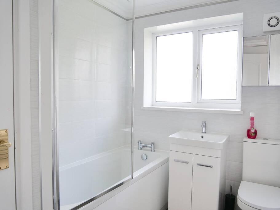 Cosy Four Bed Property With En-Suite Near To Nec Birmingham Airport And The City Luaran gambar